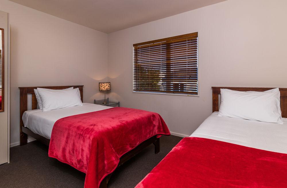 تاوبو Twin Peaks Lakeside Inn المظهر الخارجي الصورة